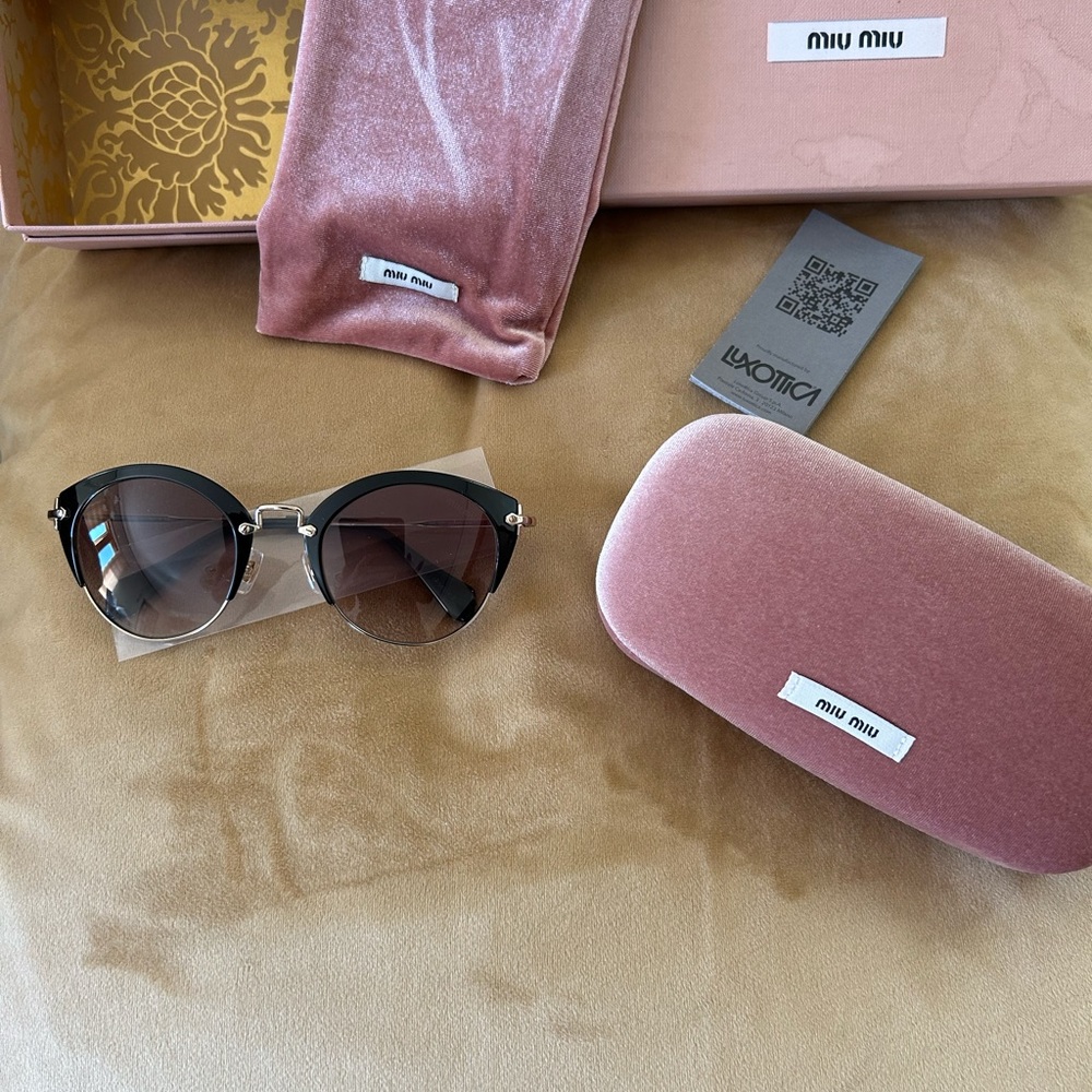 MIU MIU Sunglasses - Picture 2 of 10